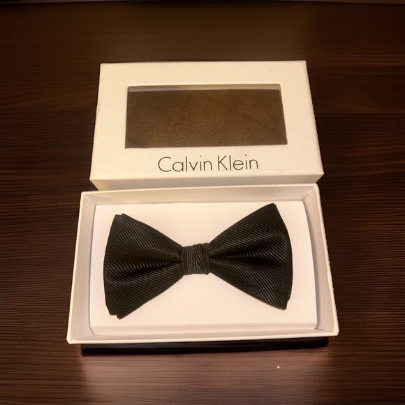Calvin Klein Men's Formal Casual Adjustable Tuxedo Self Neck BowTie ClipOn Read - Picture 3 of 4